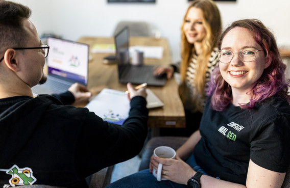 Einfach mal SEO - Gründerin Lisa Augustin mit ihrem Team
